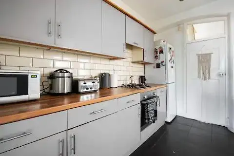 Alross Room With Breakfast London Homestay